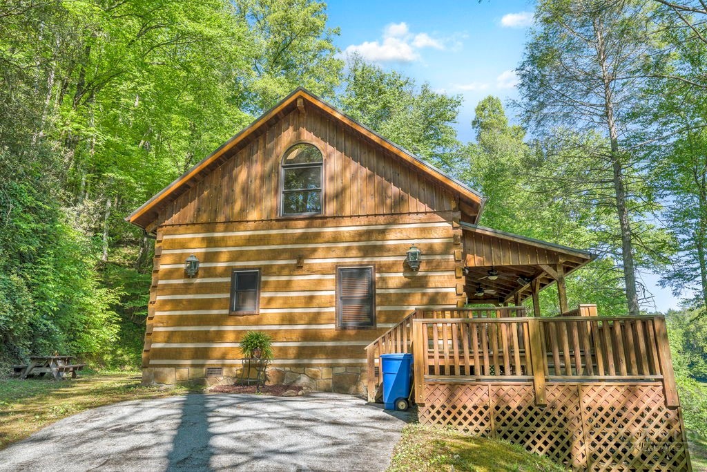 711 Meadow Road Property Photo 3