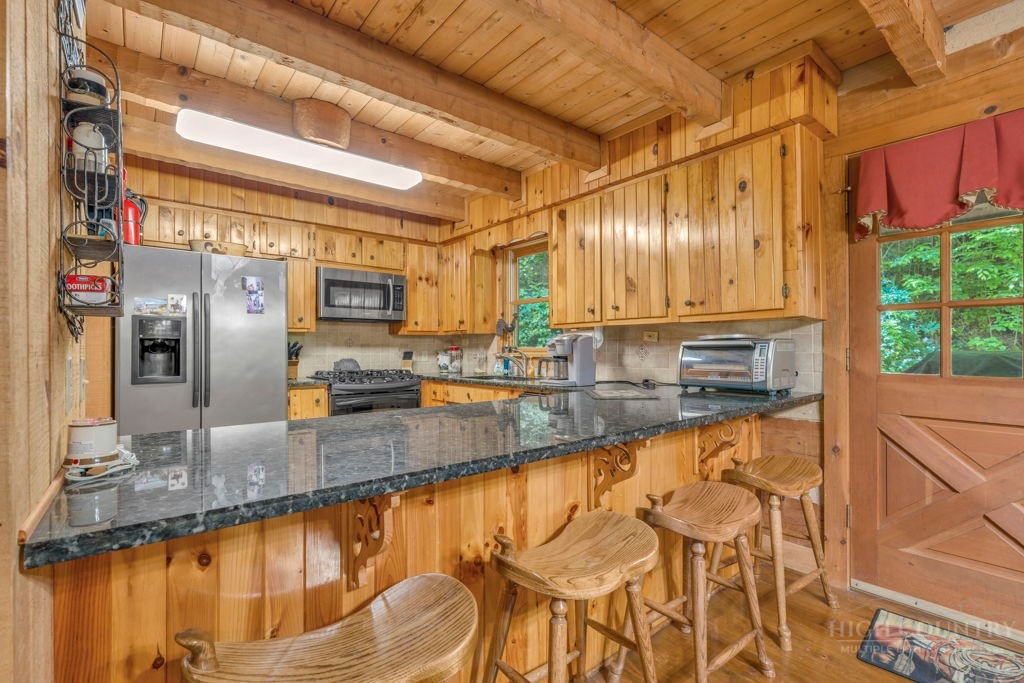 711 Meadow Road Property Photo 12
