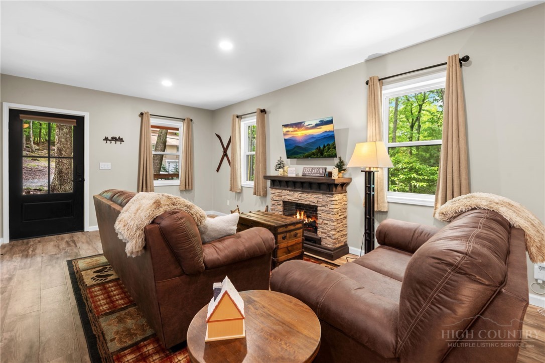 100 Teaberry Trail Property Photo 3
