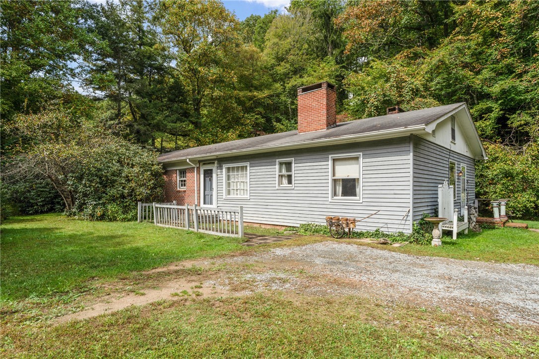 1794 Highway 105 Property Photo 3