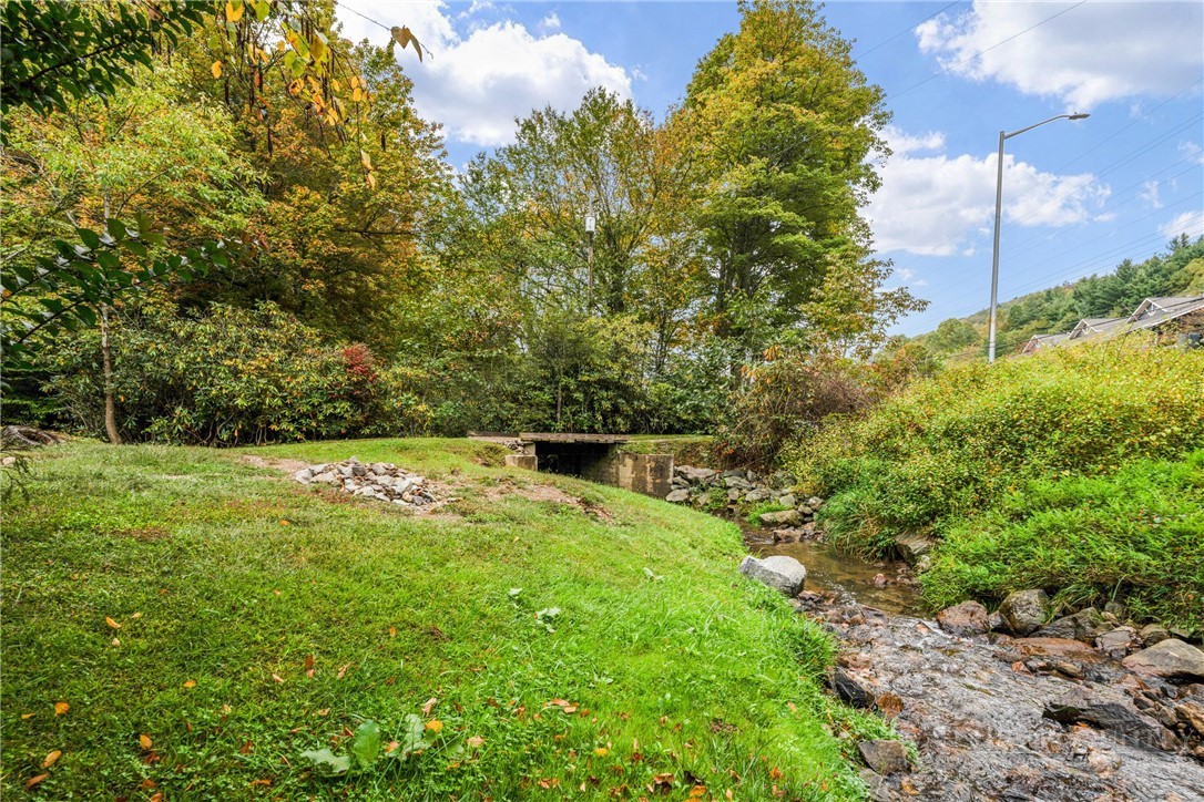 1794 Highway 105 Property Photo 4