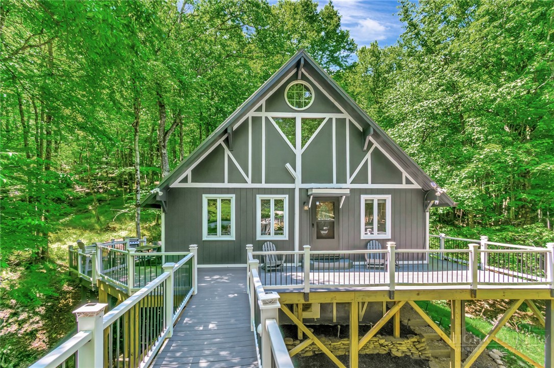 136 Staghorn Hollow Property Photo 1