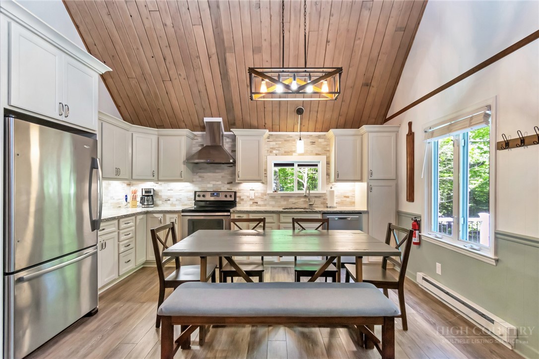 136 Staghorn Hollow Property Photo 9