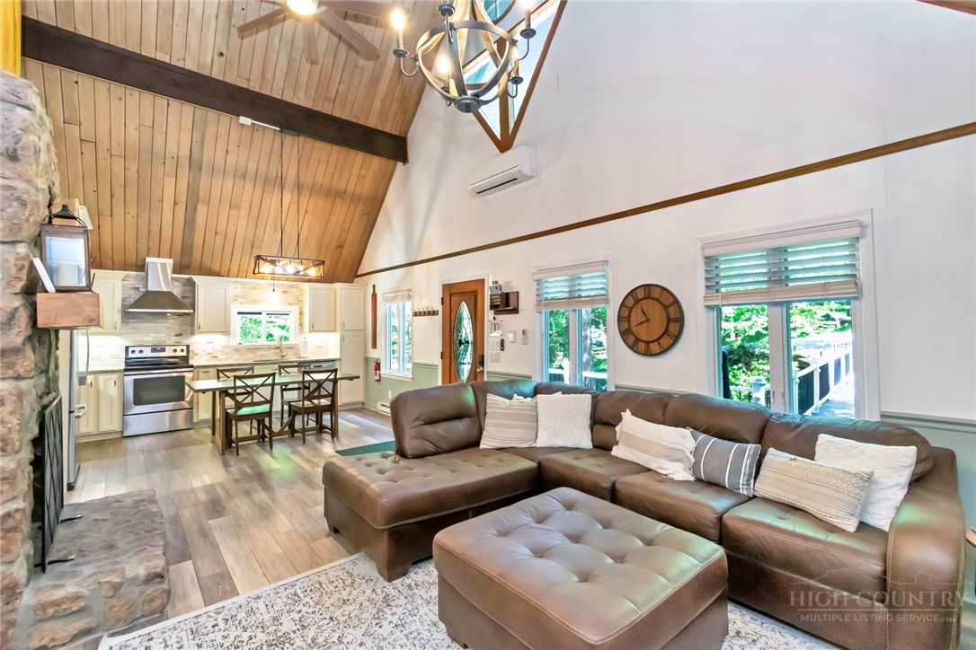 136 Staghorn Hollow Property Photo 16