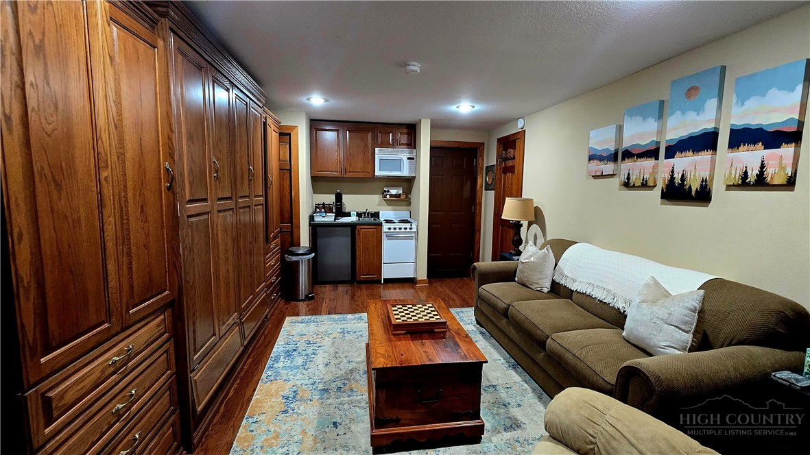 5854 Blowing Rock Boulevard 2 Property Photo 6