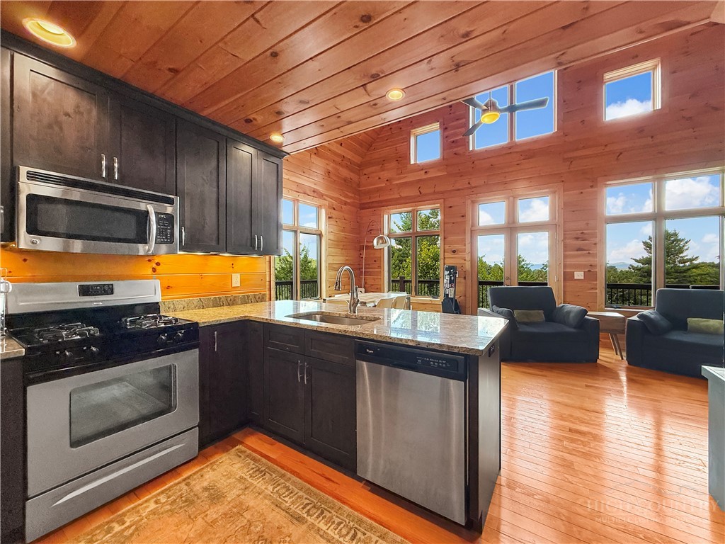 6365 Julius Drive Property Photo 14