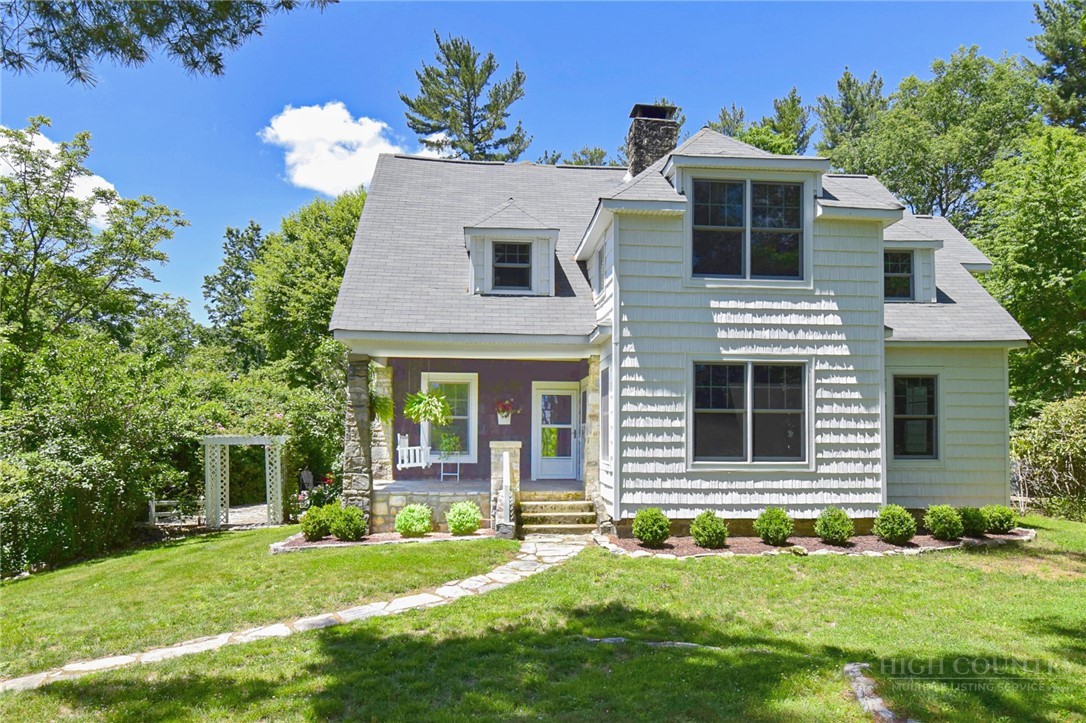 140 Library Lane Property Photo 3