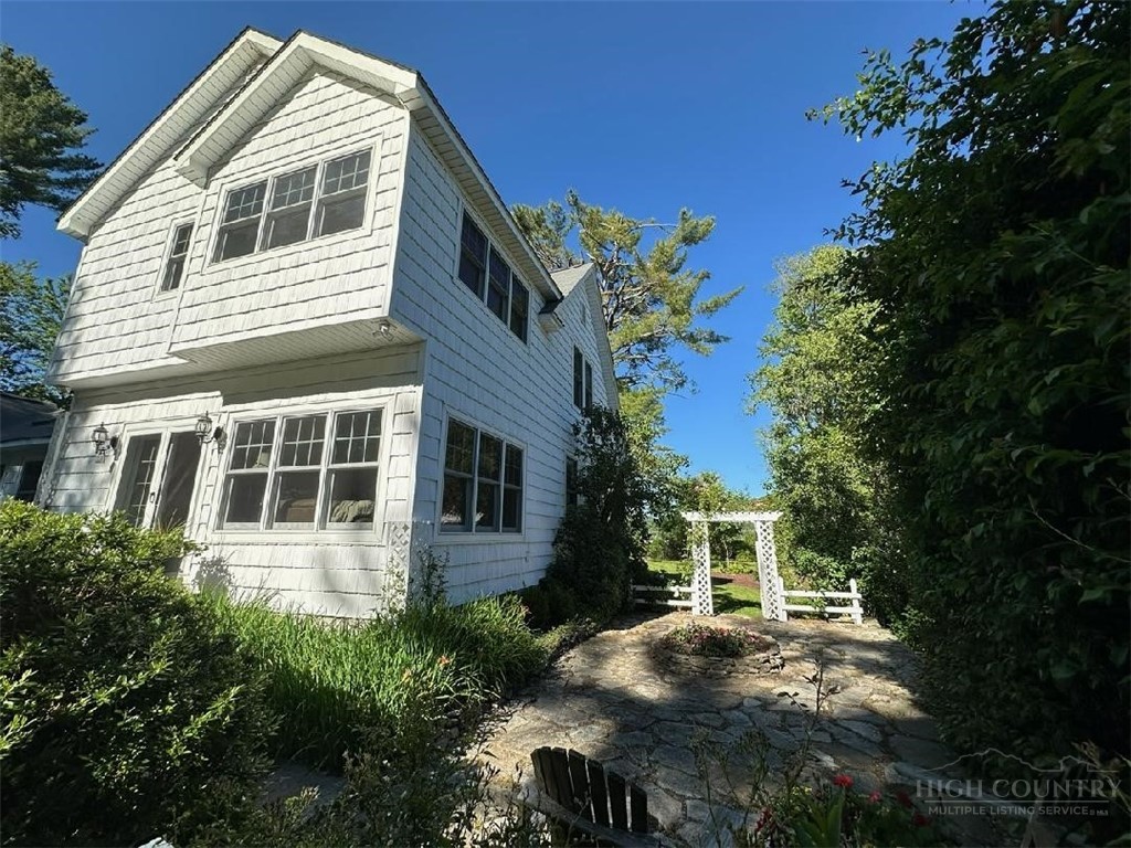 140 Library Lane Property Photo 7