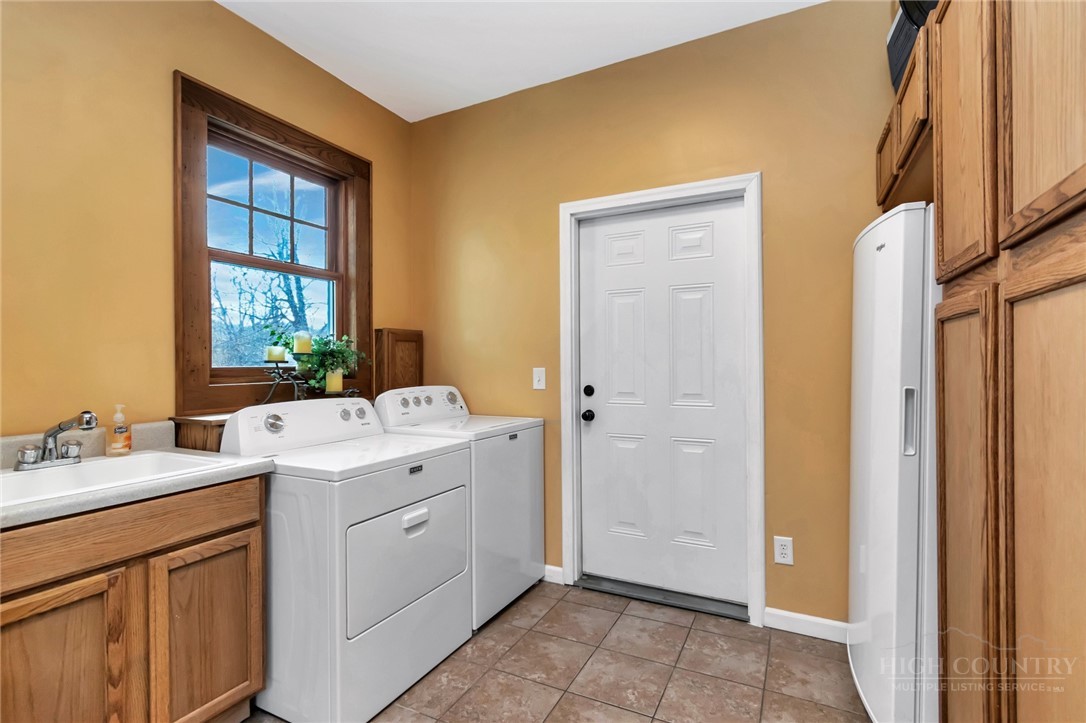 140 Library Lane Property Photo 23