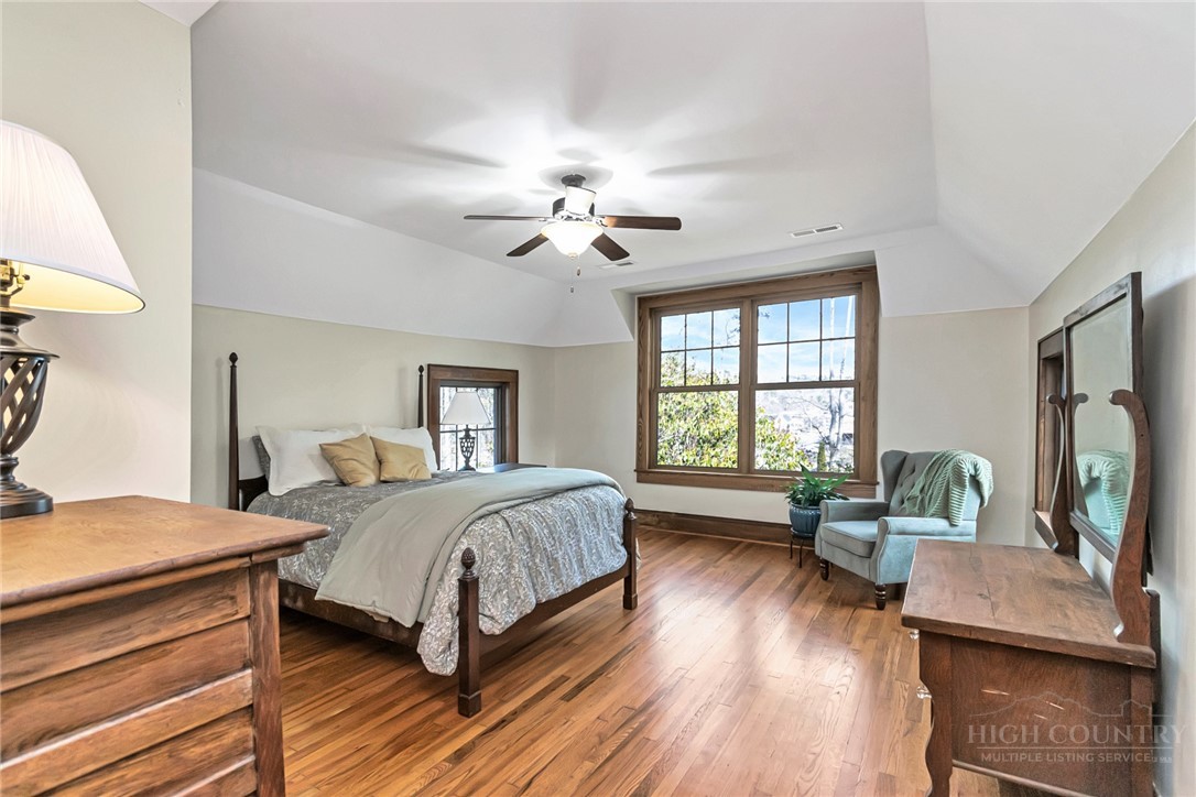 140 Library Lane Property Photo 32