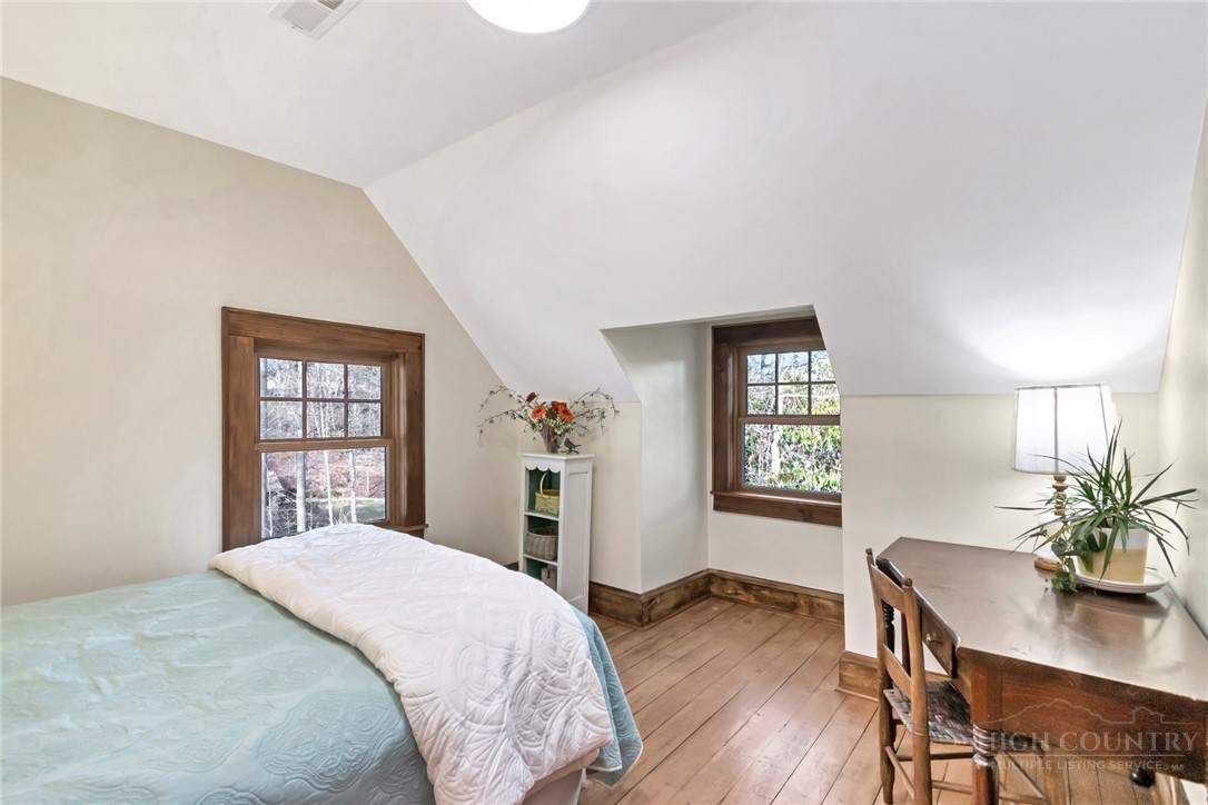 140 Library Lane Property Photo 35