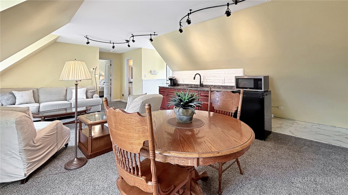 140 Library Lane Property Photo 44