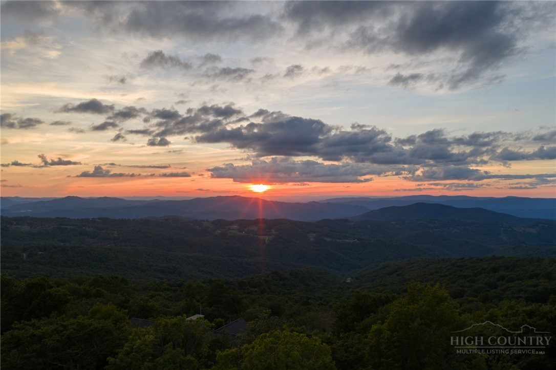 215 N Pinnacle Ridge Road Property Photo 4
