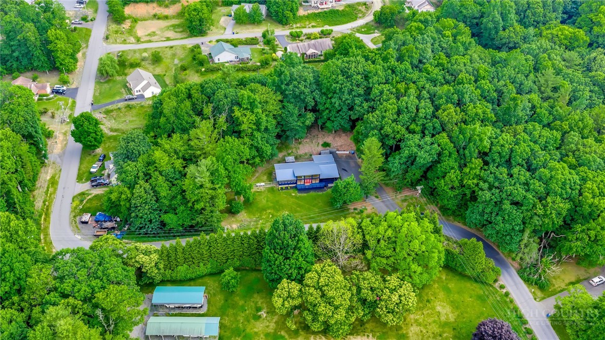 206 Oak Grove Circle Property Photo 4