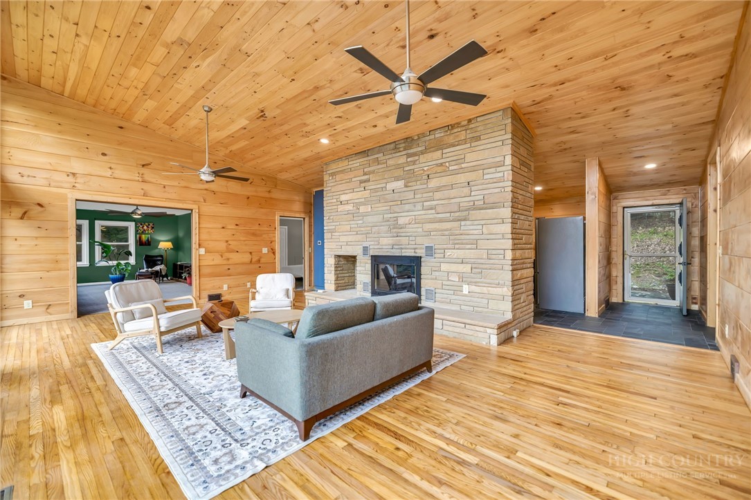 206 Oak Grove Circle Property Photo 8