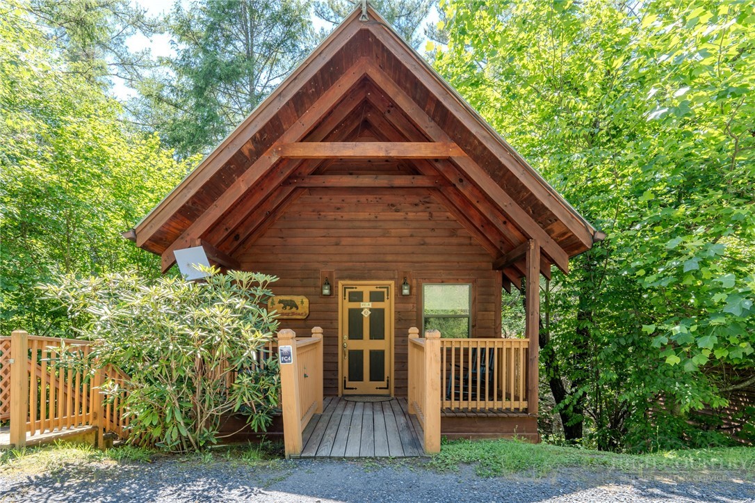 49 Creekside Loop Property Photo 1