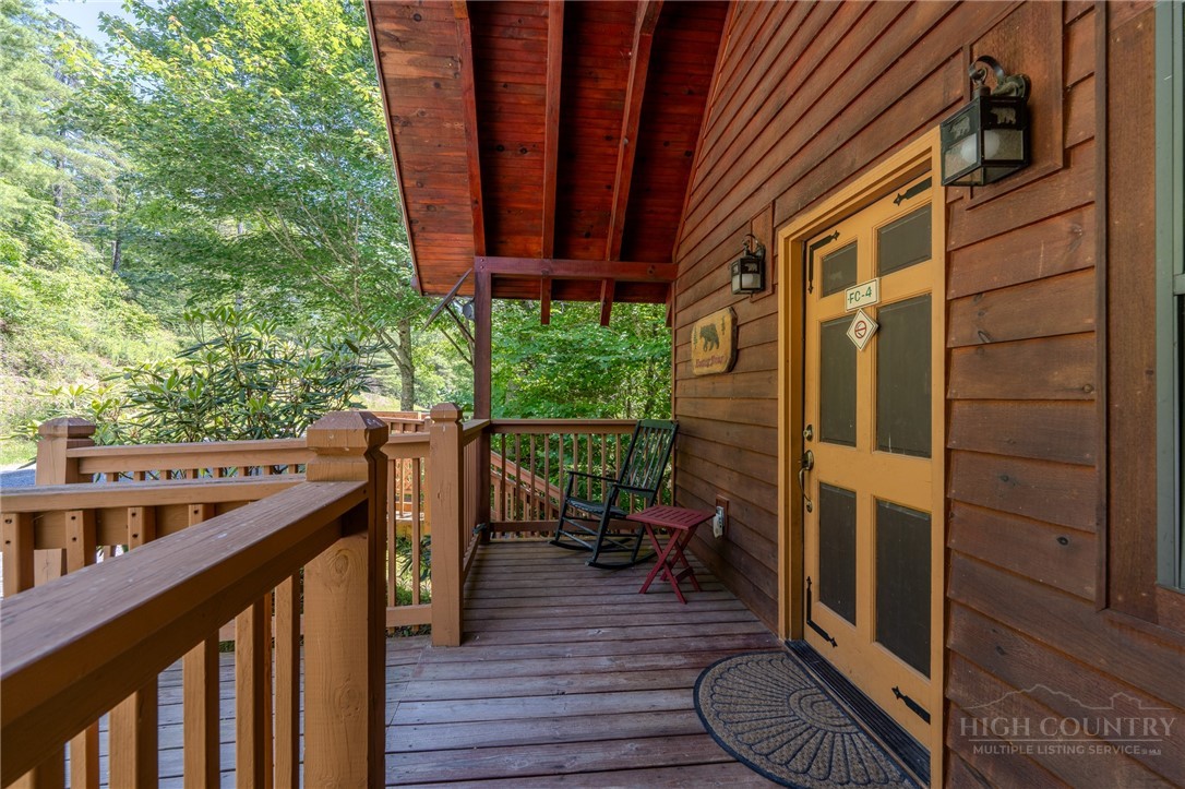 49 Creekside Loop Property Photo 3