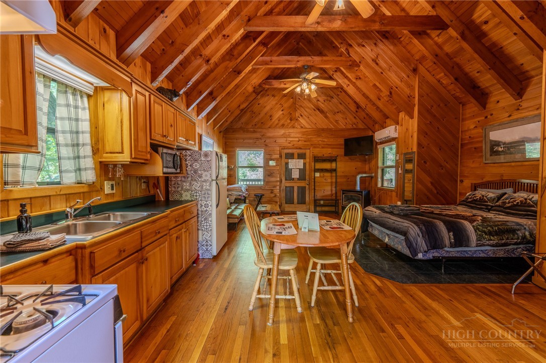 49 Creekside Loop Property Photo 8