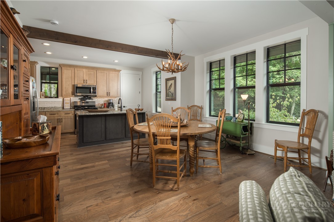9391 Blackberry Road Property Photo 6