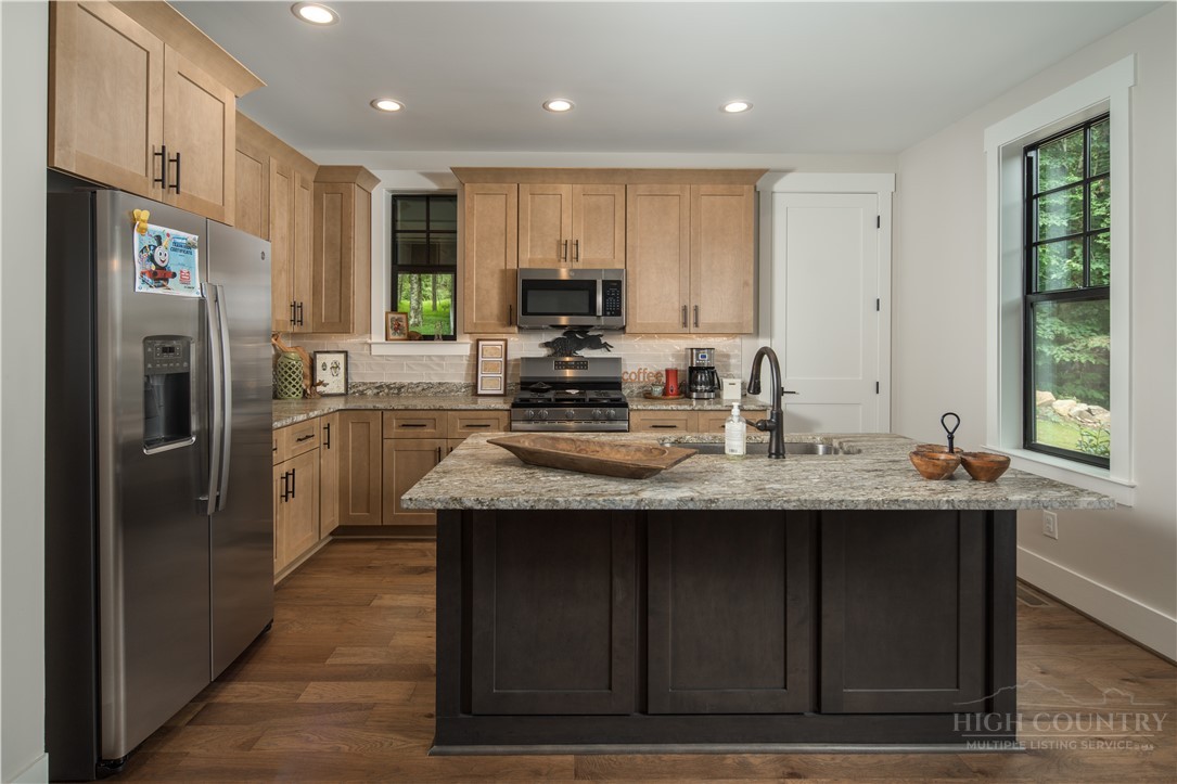 9391 Blackberry Road Property Photo 7