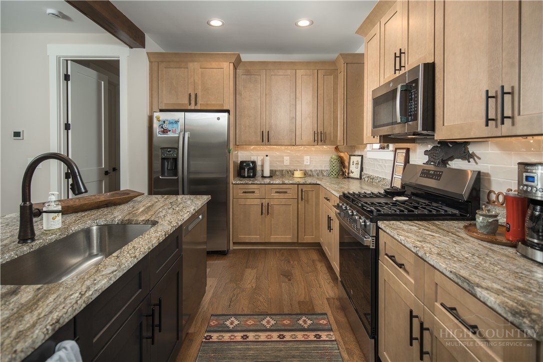 9391 Blackberry Road Property Photo 9