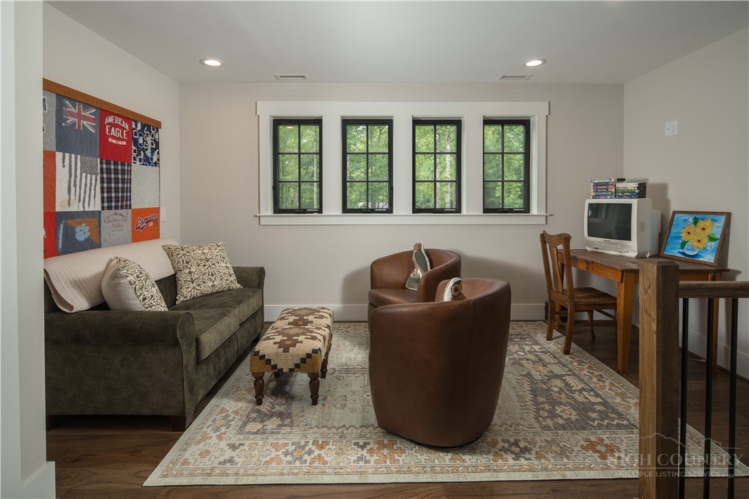 9391 Blackberry Road Property Photo 17