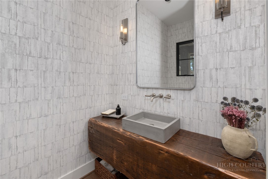 597 Blazing Star Trail Property Photo 33