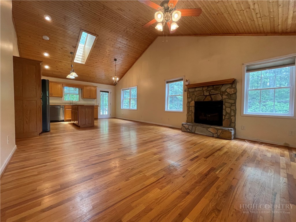 218 Jeannette Glen