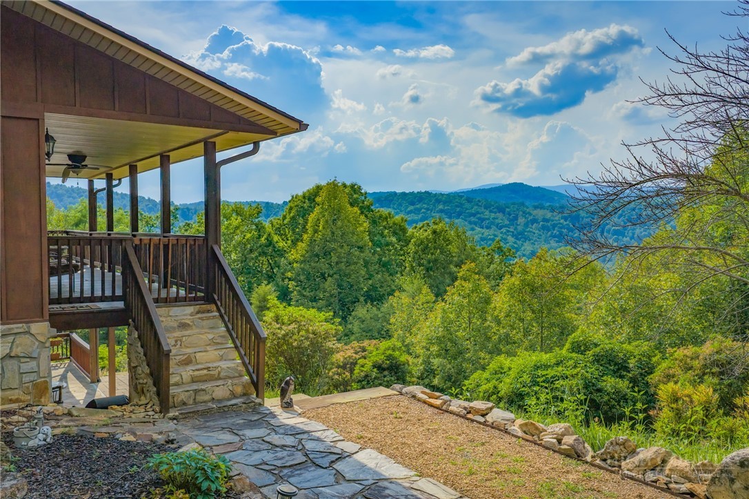 605 Valley View Drive Property Photo 1