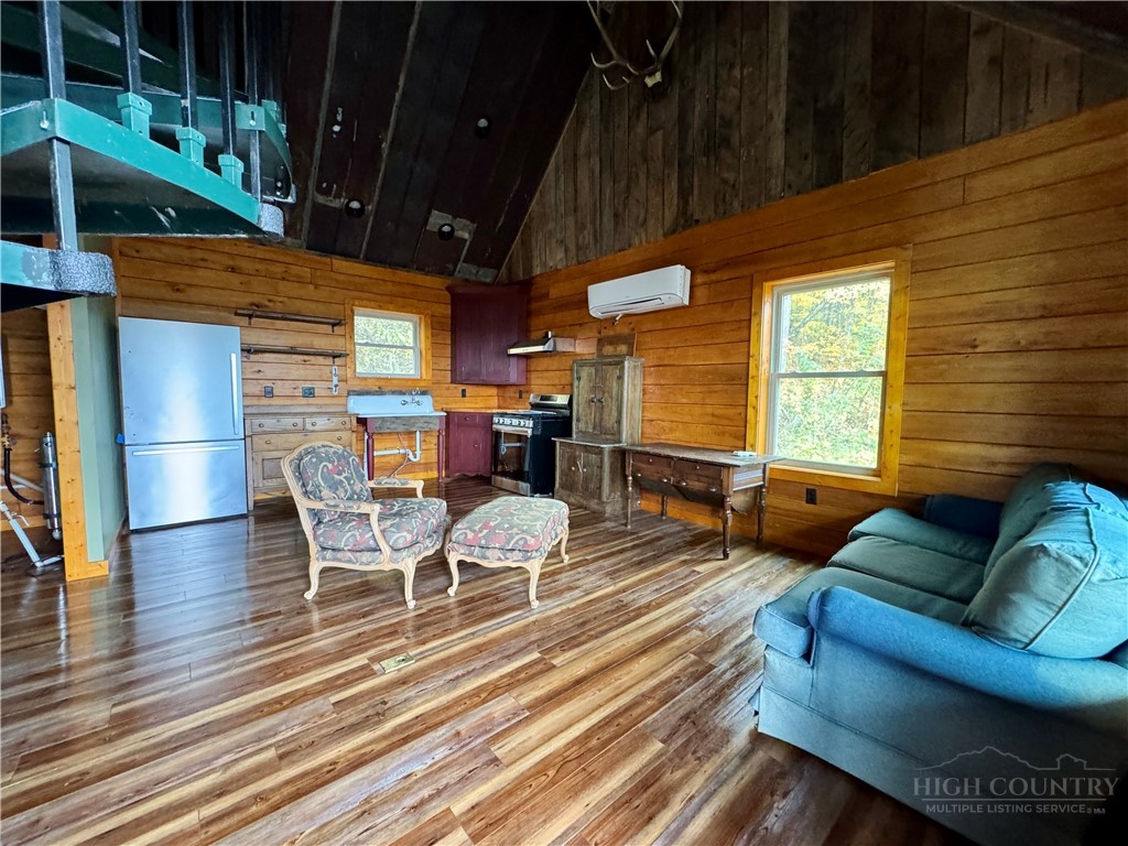 402 Turkey Knob Lane Property Photo 7