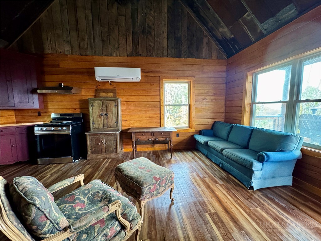 402 Turkey Knob Lane Property Photo 8