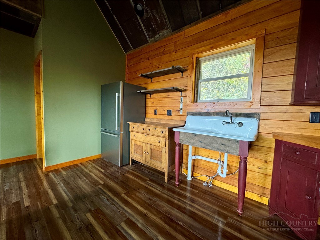 402 Turkey Knob Lane Property Photo 10
