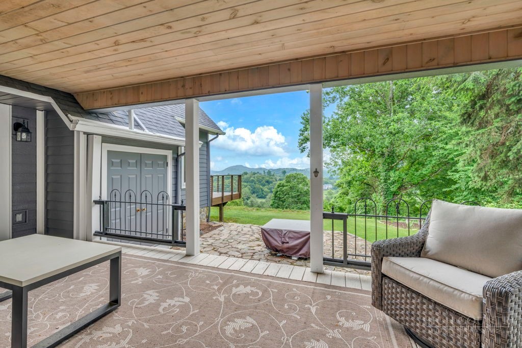 458 Fairway Ridge Drive Property Photo 16
