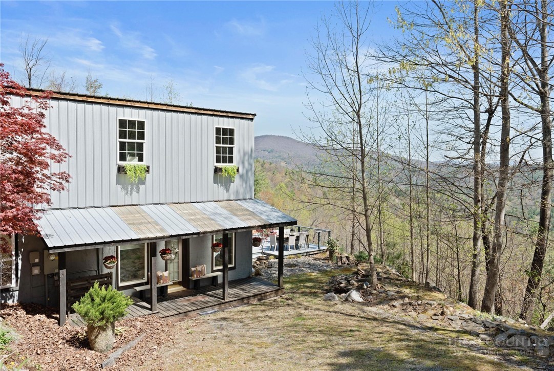 3086 Summit Road Property Photo 1