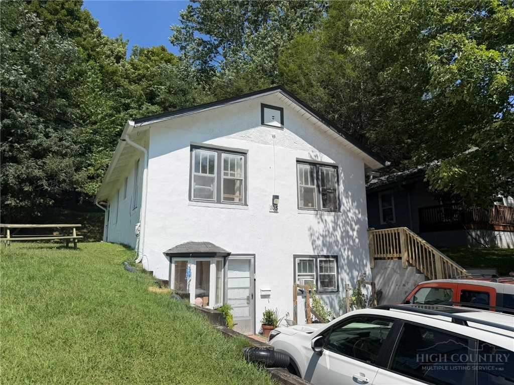 105 Summit Street Property Photo 2