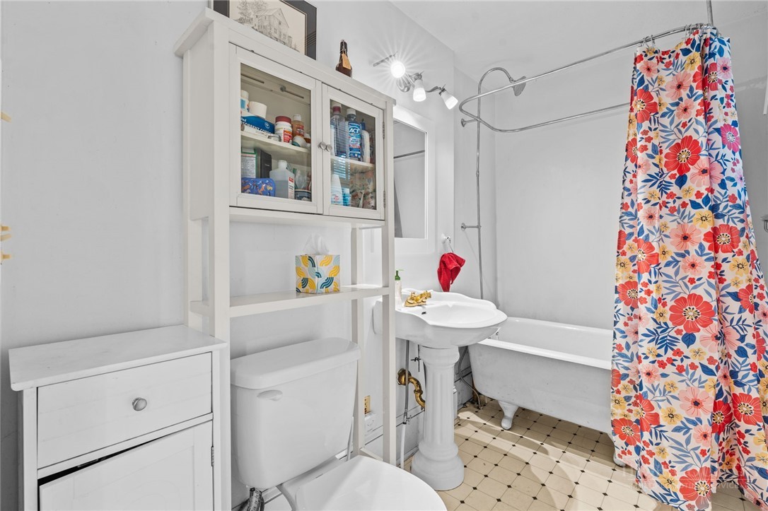 218 Pine Street Property Photo 12