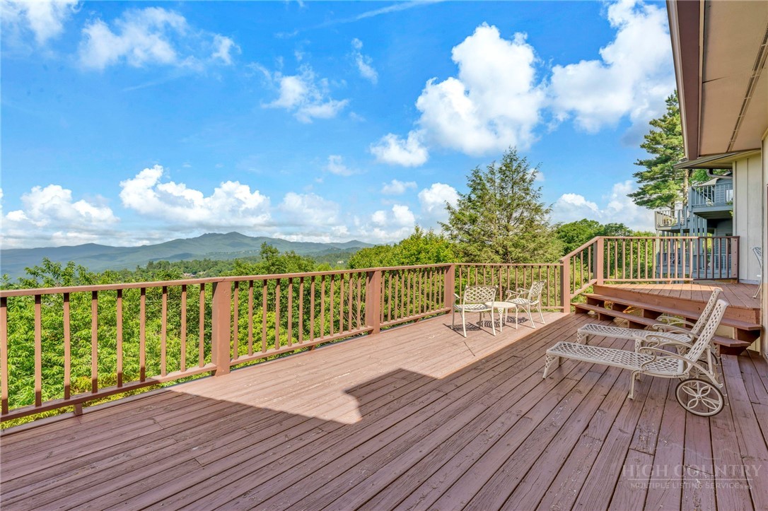 483 W Green Hill Drive Property Photo 15