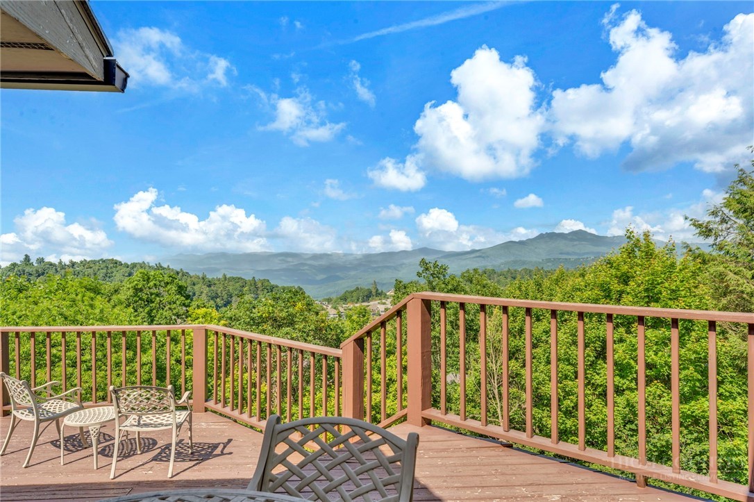 483 W Green Hill Drive Property Photo 17