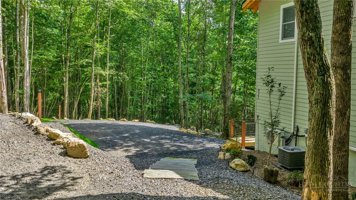 925 Red Sleigh Way Property Photo 12