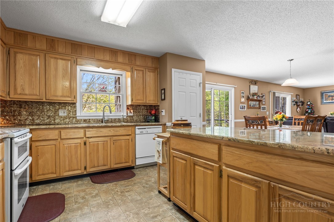 133 Country Air Lane Property Photo 6