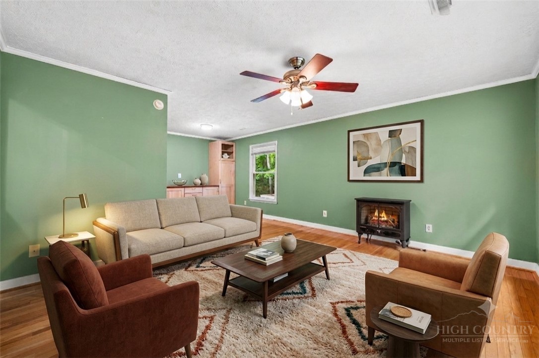 945 Seven Oaks Road Property Photo 7