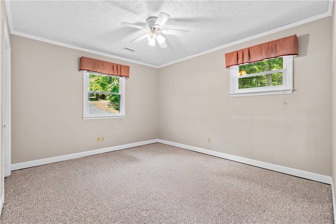 945 Seven Oaks Road Property Photo 11