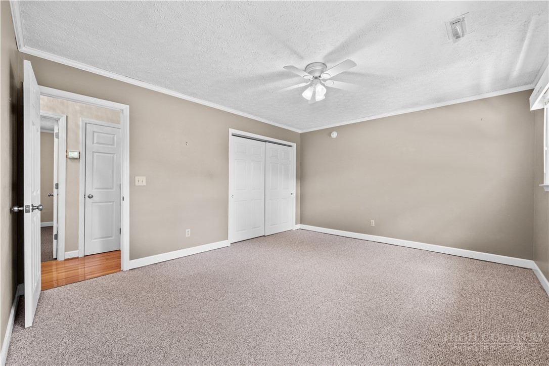 945 Seven Oaks Road Property Photo 14