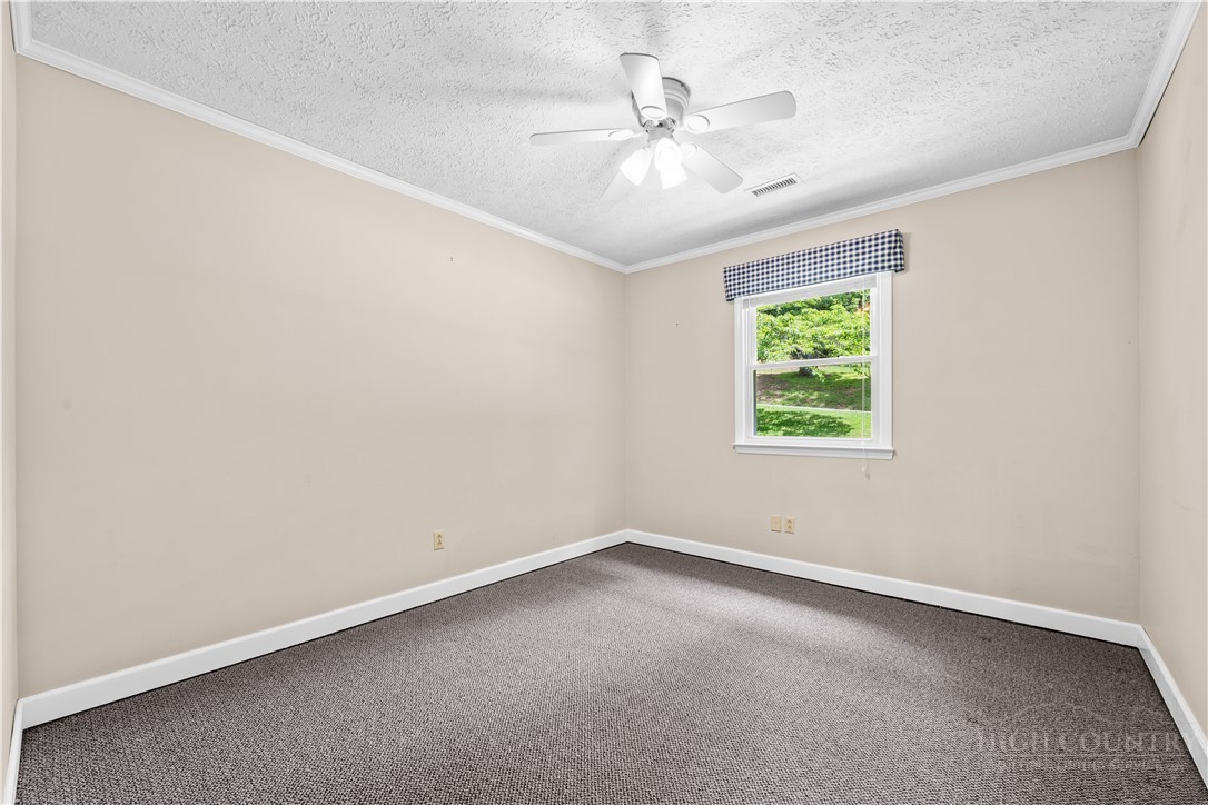 945 Seven Oaks Road Property Photo 17
