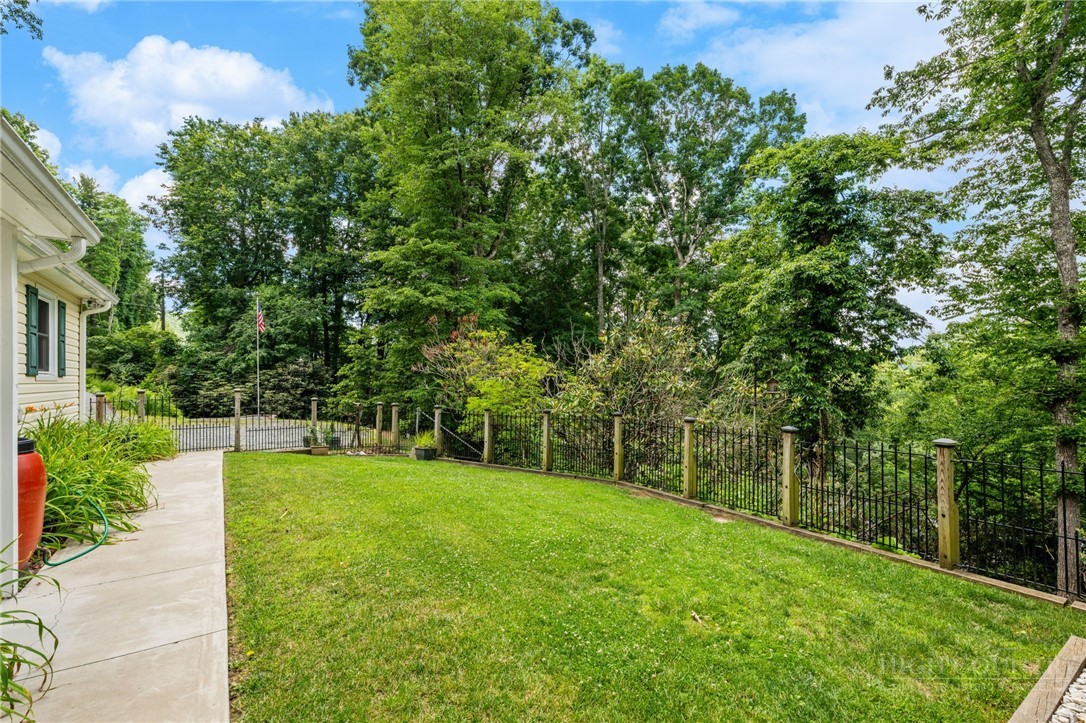 945 Seven Oaks Road Property Photo 34