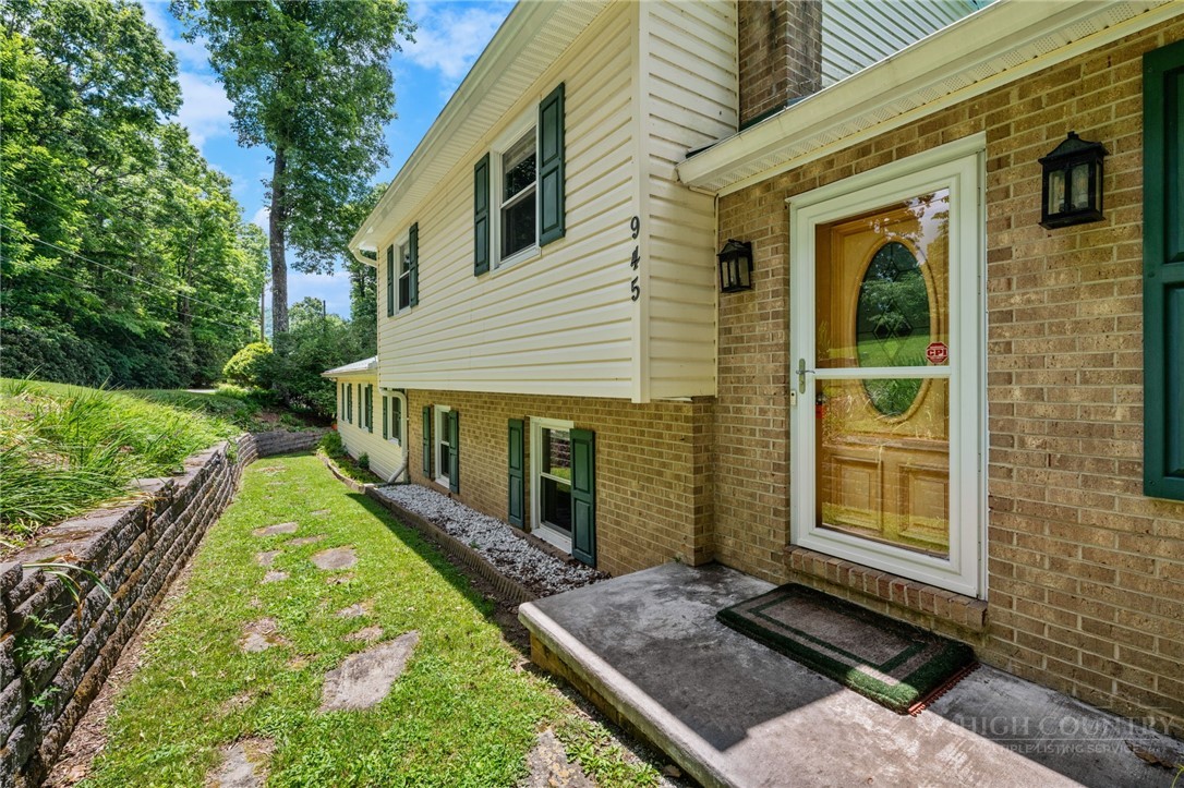 945 Seven Oaks Road Property Photo 40