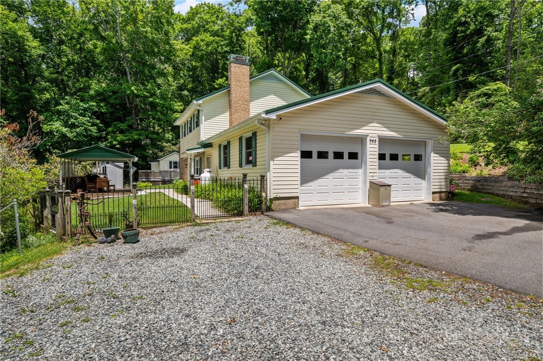 945 Seven Oaks Road Property Photo 42