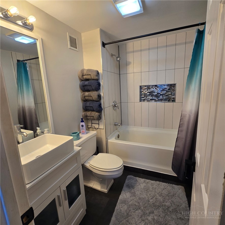 303 Sugar Top Drive 2011 Property Photo 11