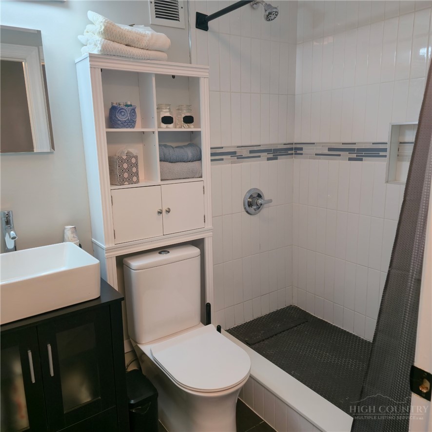 303 Sugar Top Drive 2011 Property Photo 23