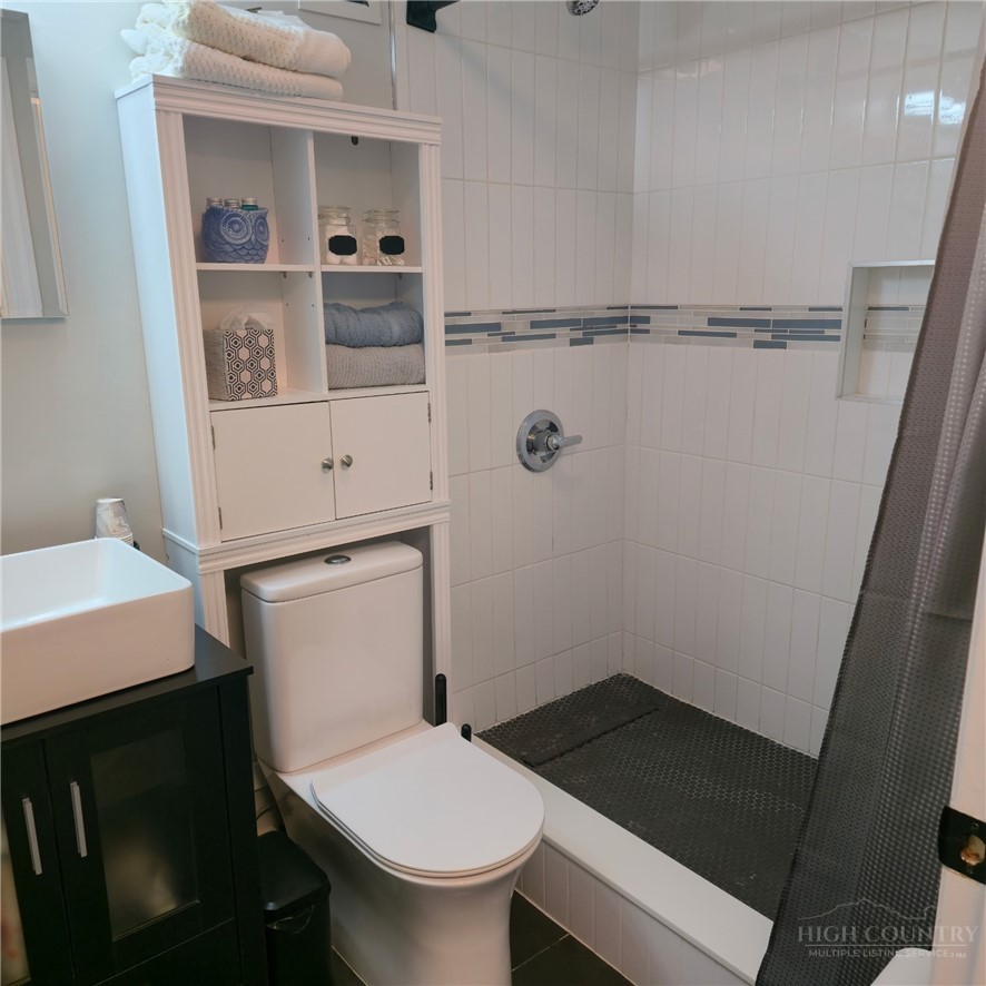 303 Sugar Top Drive 2011 Property Photo 24